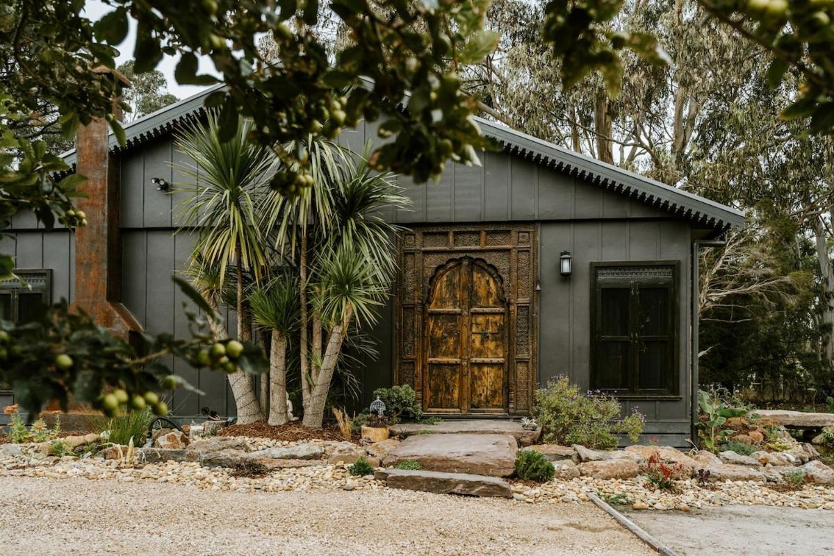 The Temple - Country Farm Retreat Villa Launching Place Bagian luar foto