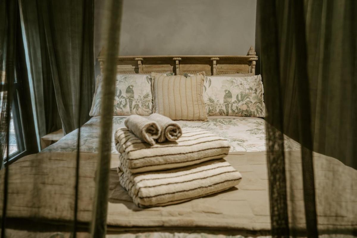 The Temple - Country Farm Retreat Villa Launching Place Bagian luar foto