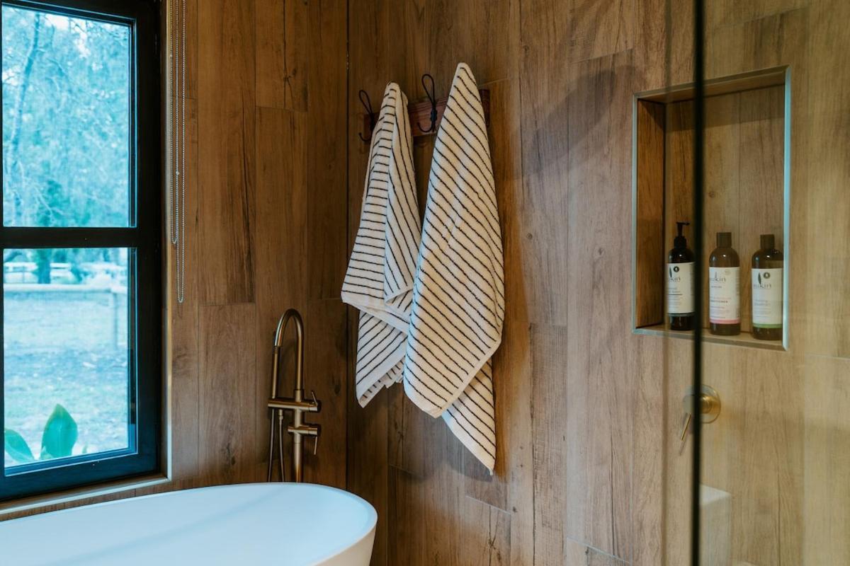 The Temple - Country Farm Retreat Villa Launching Place Bagian luar foto