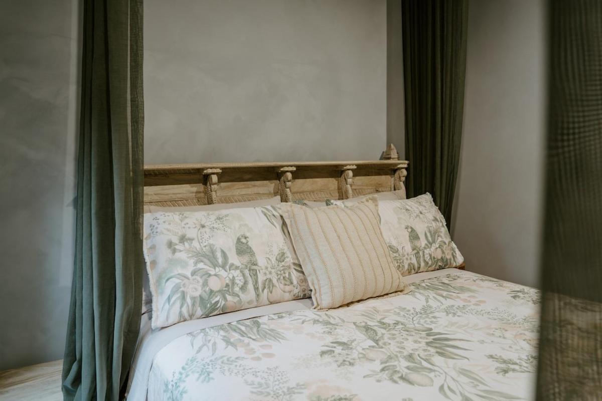 The Temple - Country Farm Retreat Villa Launching Place Bagian luar foto